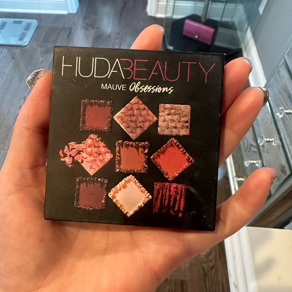 HUDA BEAUTY Other - Huda eye shadow